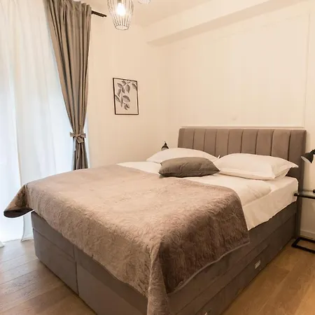 Luxury With Balcony זאדאר