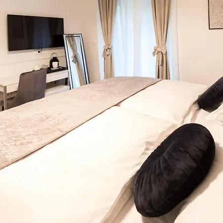 לינה וארוחת בוקר Luxury With Balcony