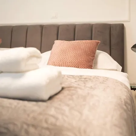 Luxury With Balcony זאדאר