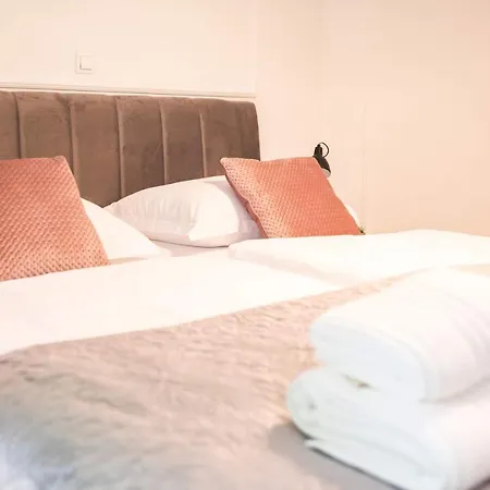 Luxury With Balcony לינה וארוחת בוקר זאדאר
