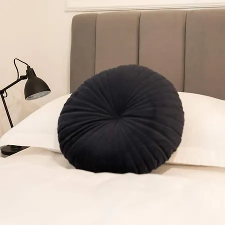 Luxury With Balcony לינה וארוחת בוקר
