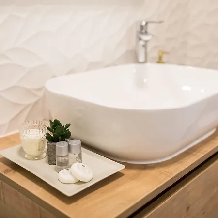 B&B Luxury With Balcony 자다르