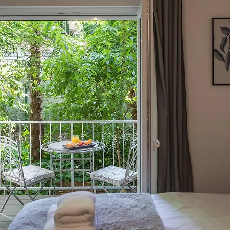 Luxury With Balcony לינה וארוחת בוקר 4*