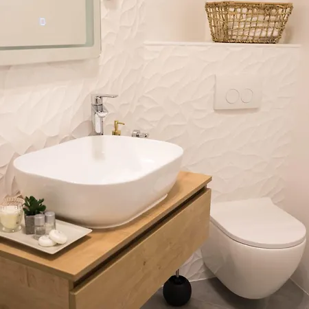 Luxury With Balcony B&B 4*