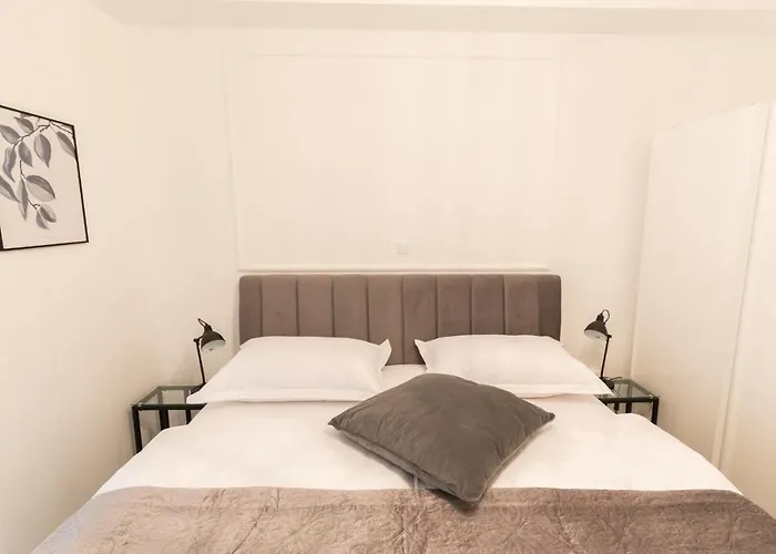 Luxury With Balcony 4*