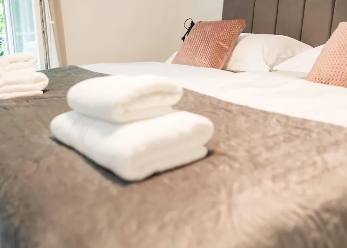 Luxury With Balcony 4*