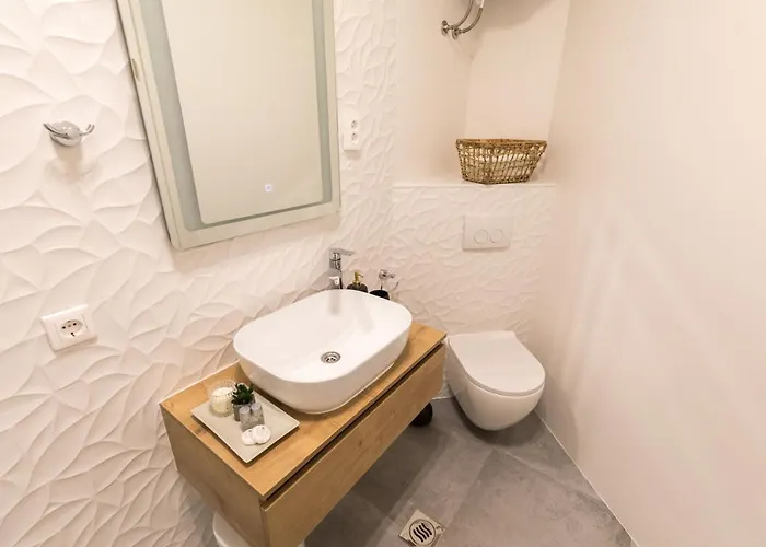 Bed & Breakfast Luxury With Balcony Zara