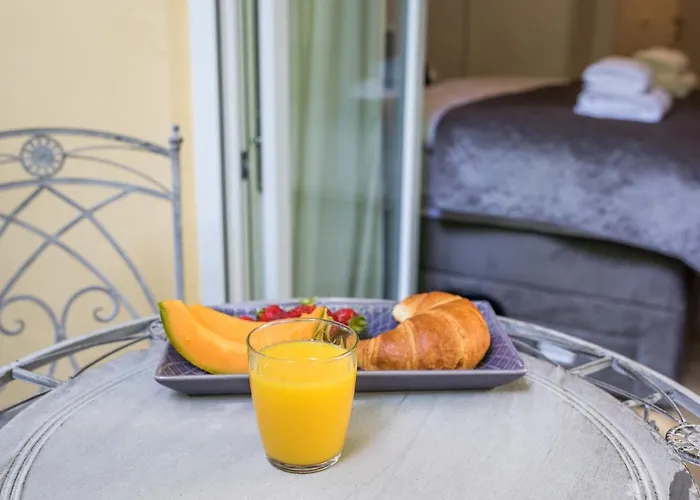 Luxury With Balcony Bed & Breakfast 4*