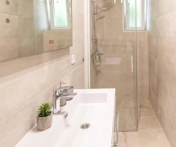 Luxury With Balcony Bed & Breakfast Zara