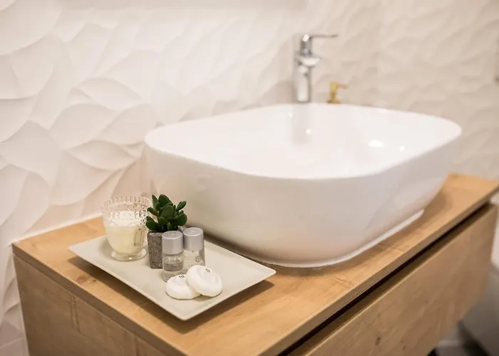 Luxury With Balcony 4*