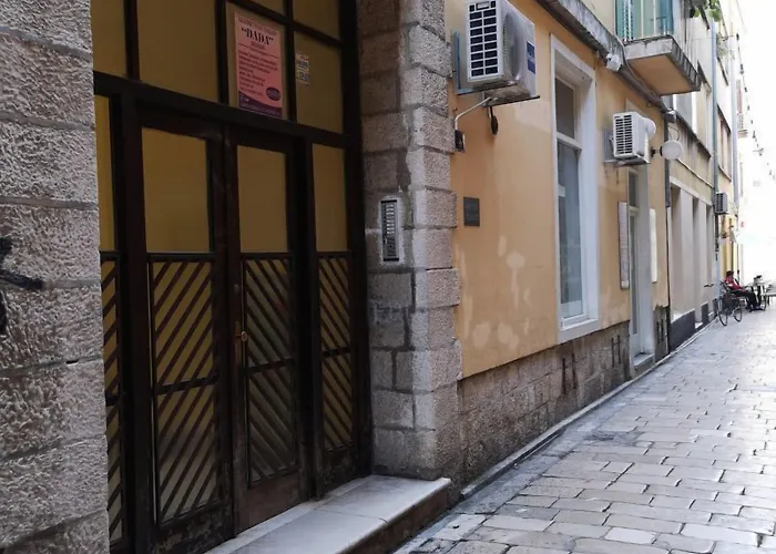 Bed & Breakfast Luxury With Balcony Zara