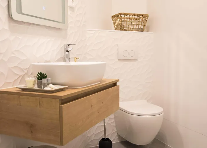 Luxury With Balcony 4*