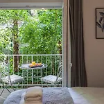 Luxury With Balcony Couette-café 4*