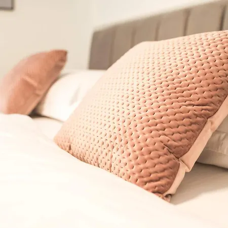 Luxury With Balcony 4*