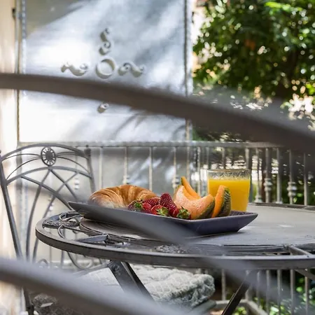 Alojamento de Acomodação e Pequeno-almoço Luxury With Balcony 4*