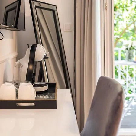 Luxury With Balcony Bed & Breakfast 4*