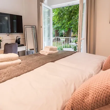 Luxury With Balcony فندق مبيت وإفطار