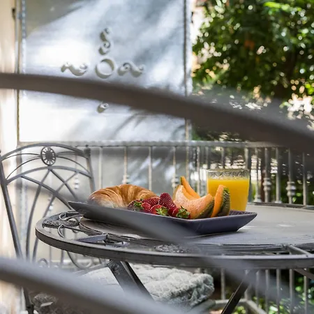 Luxury With Balcony krevet i doručak 4*