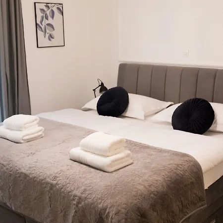 Bed and Breakfast Luxury With Balcony 4*
