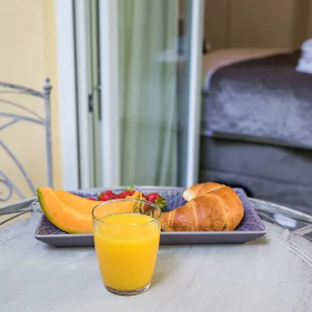 krevet i doručak Luxury With Balcony 4*