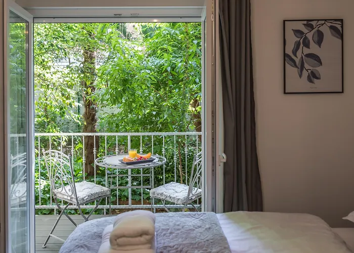 Luxury With Balcony فندق مبيت وإفطار 4*